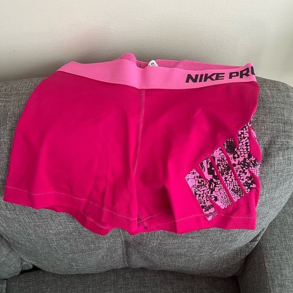 Women like shorts medium - Picture 2 of 2